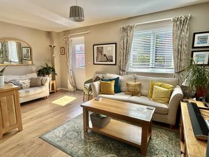 Lounge/Diner- click for photo gallery